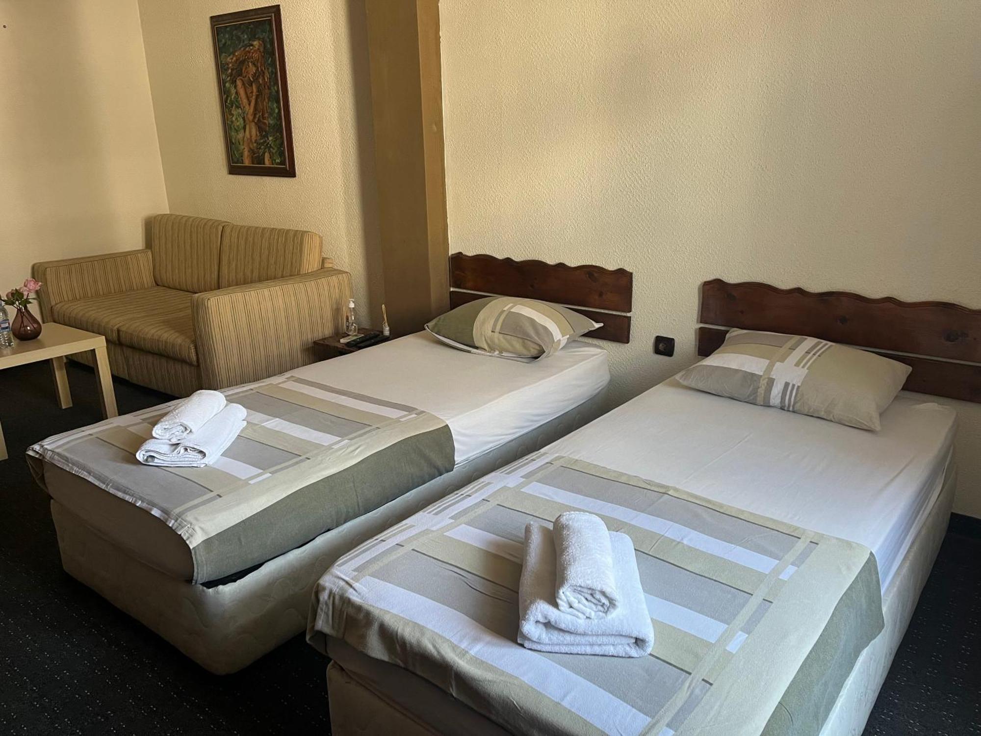 Vel House Hostel พลอฟดิฟ ภายนอก รูปภาพ